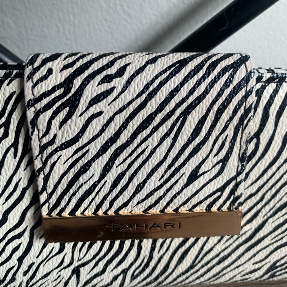 Tahari Zebra Print Wallet Black & White Identity Protect Lining - Picture 2 of 11